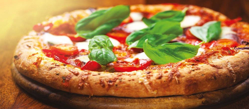 Pizza dal forno a legna